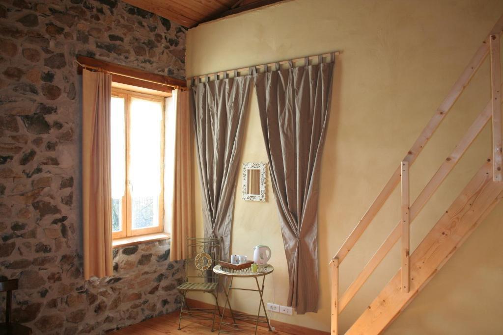 Chambres D'Hotes La Cime Beaujolaise Poule-les-Echarmeaux Exterior foto